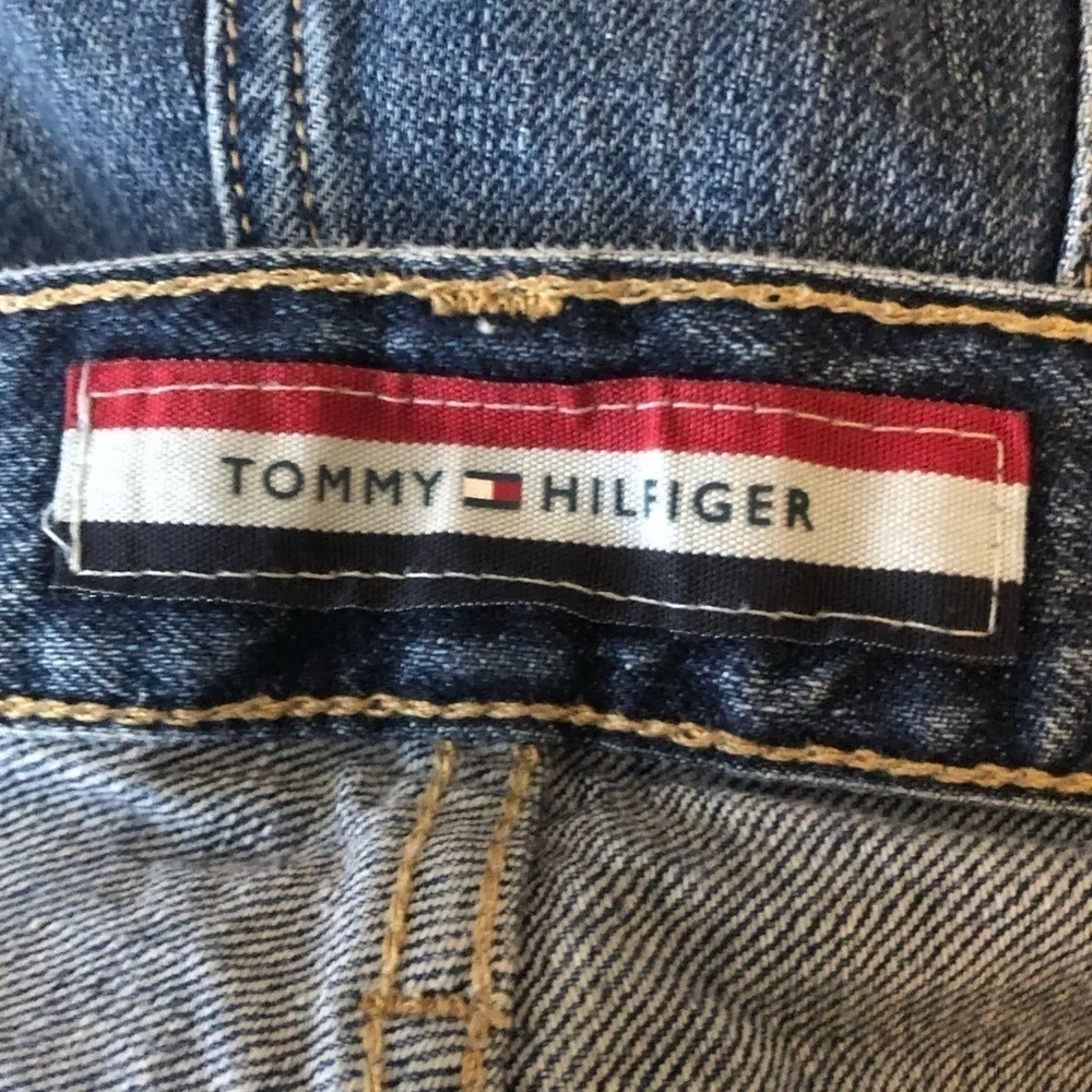 Tommy Hilfiger Men’s Classic Straight leg Medium wash jeans